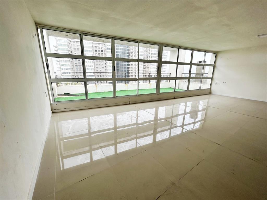 Alquiler - Oficina en 2 plantas, 180 m2 frente al Clínicas -