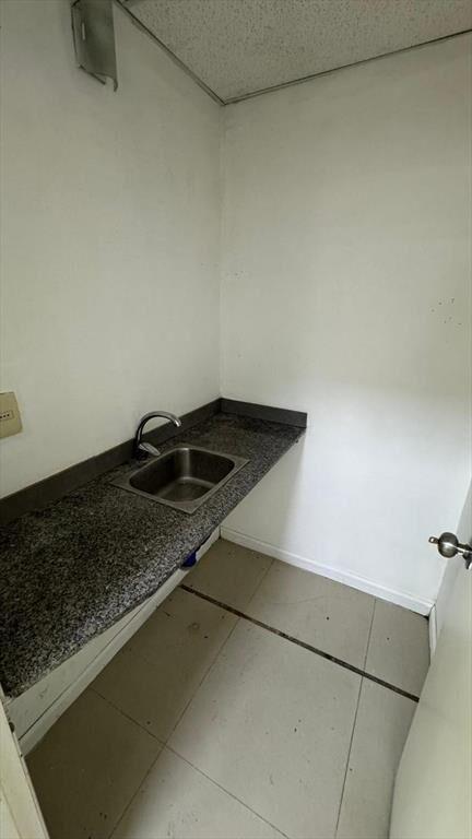 Gran esquina, Agraciada y Pilar Costa, 85 m2 , 5 mts de fre