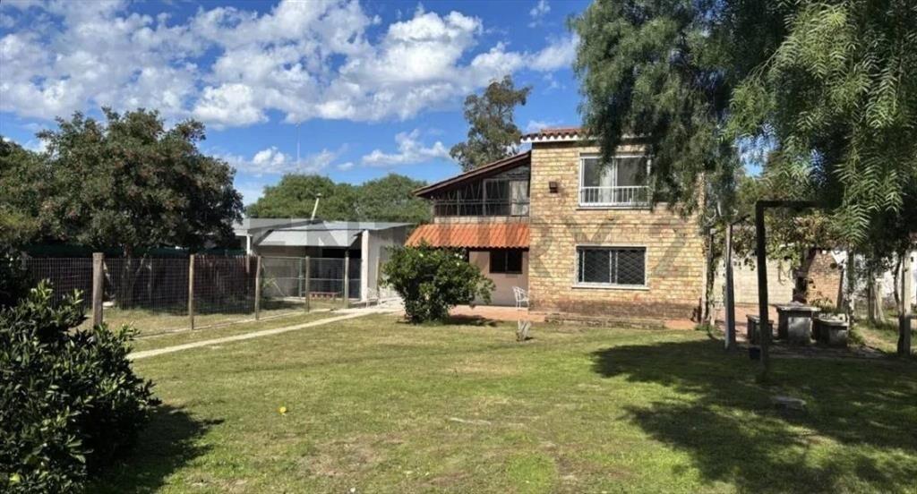 CASA 3 Dormitorios, 620 m2 solida construcción, prox a la...
