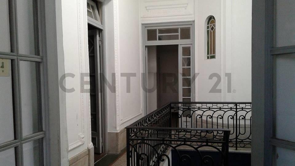Casa de altos al frente. VILLA MUñOZ. 4 DORM. BALCON. Con...