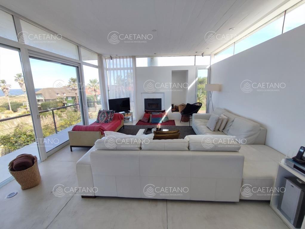 Alquiler de casa 3 dormitorios. Punta Piedras,