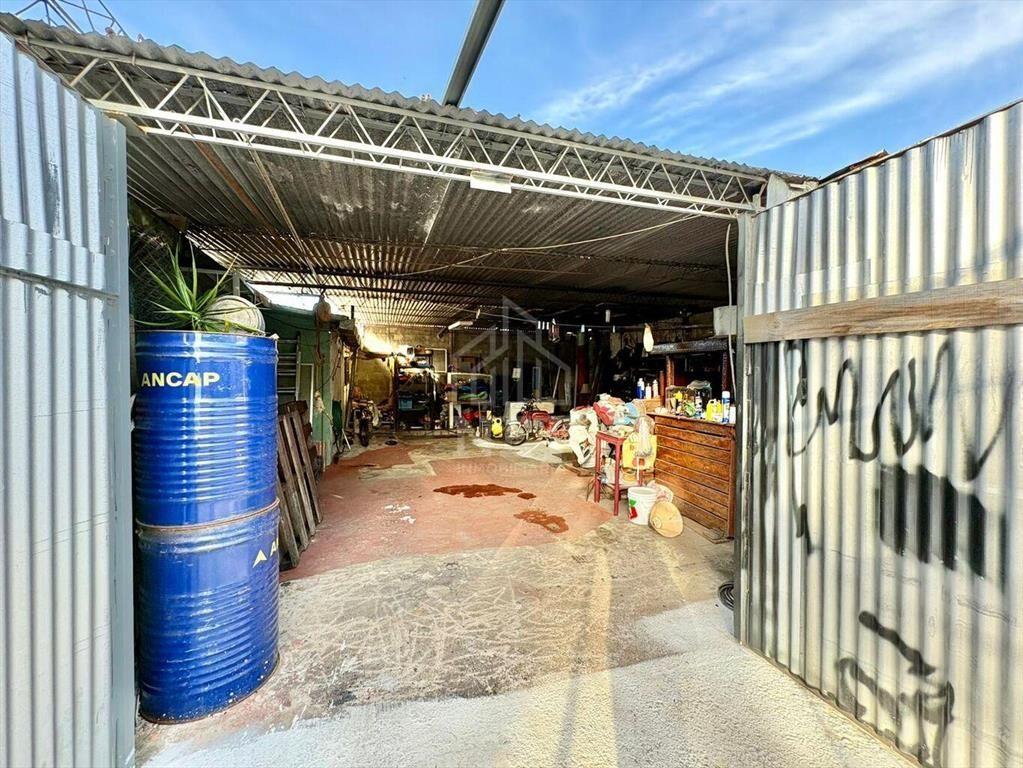 Venta galpón co apartamentos, Cerro.