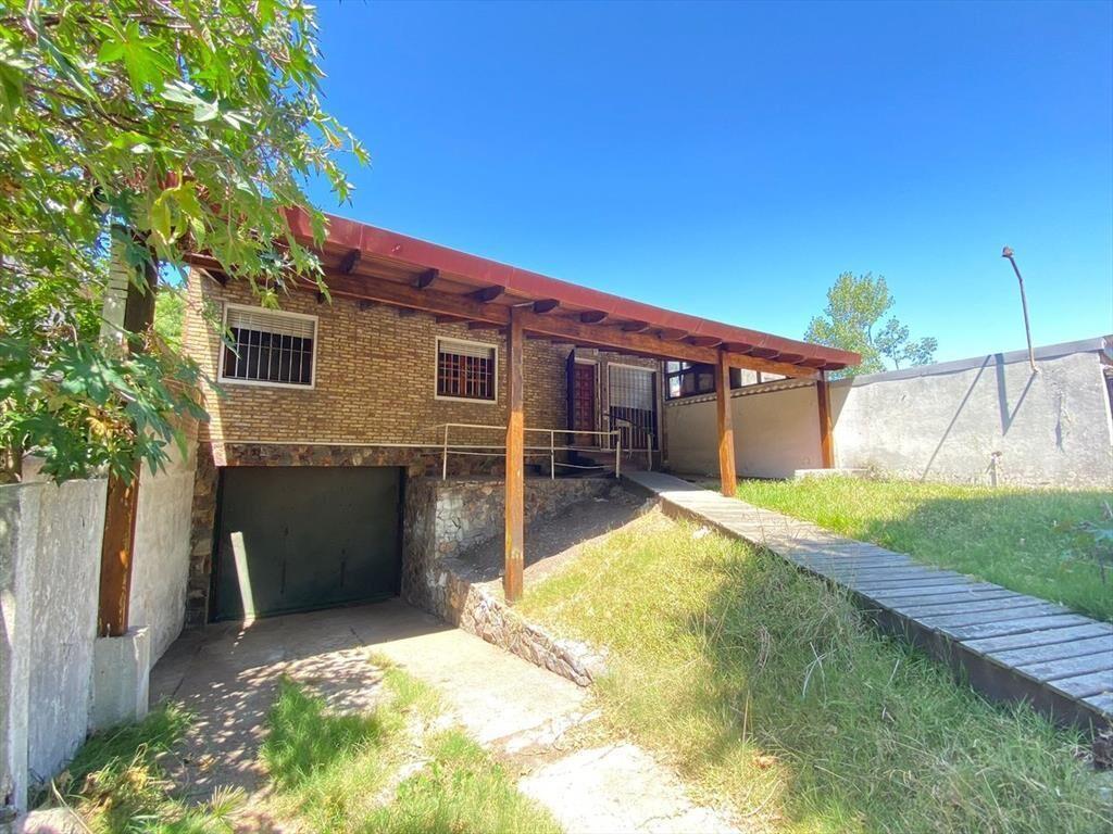 VENTA CASA 2 DORMITORIO GRAN GARAJE. LA TEJA
