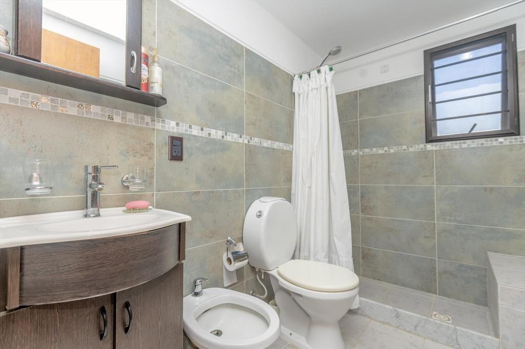 Venta de Casa con amplio terreno mas 2 cabañas a 1 cuadra d