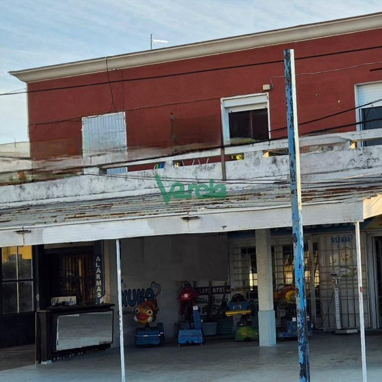 2 Apartamentos y 2 locales comerciales en