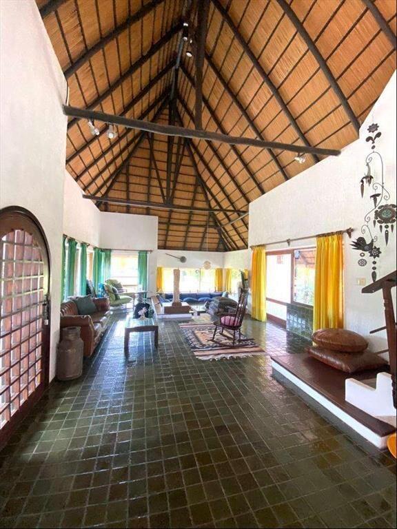 Alquiler Casa de 4 dormitorios + servicio con 3000m2 de par