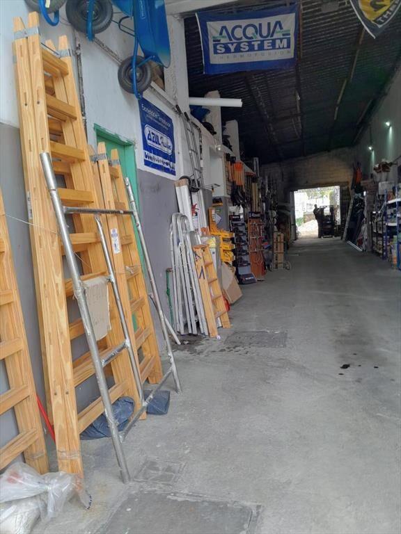 Venta Galpón 420m2 con Renta Aguada
