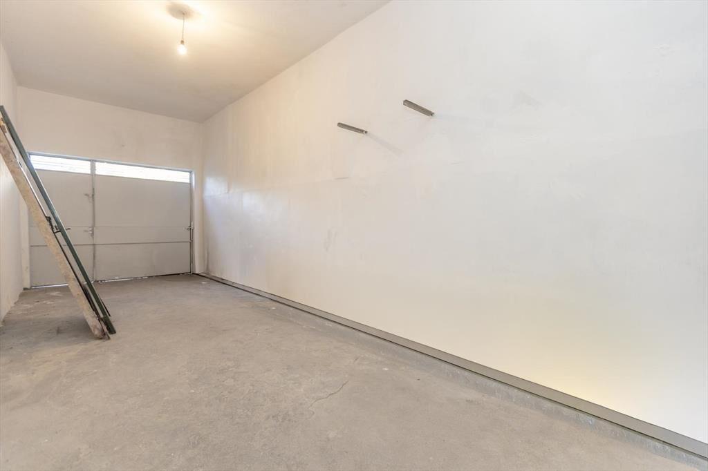 Venta de Casa al Frente con garaje doble, Barbacoa y patio