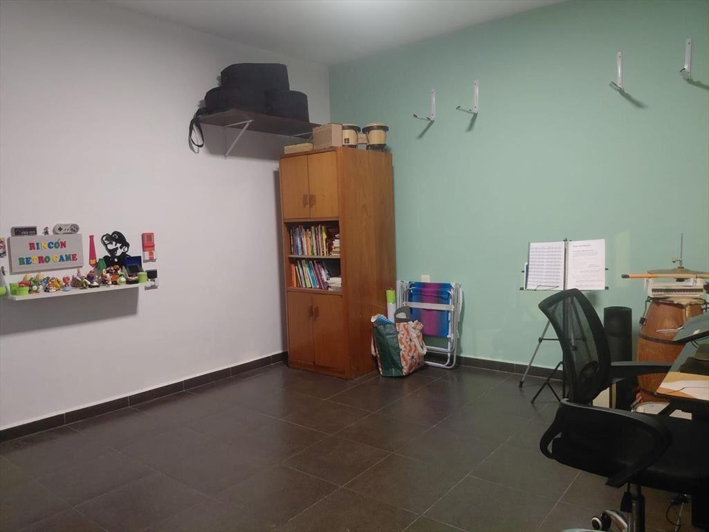 VENTA APARTAMENTO DOS DORMITORIOS EN CERRITO CON PATIO Y PA