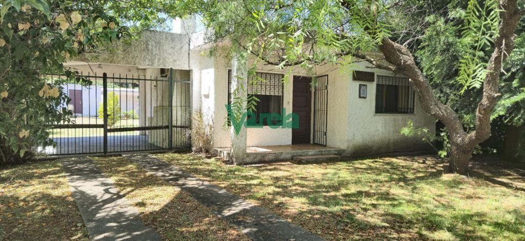 Casa 2 dormitorios en La Floresta a 7 cuadras de