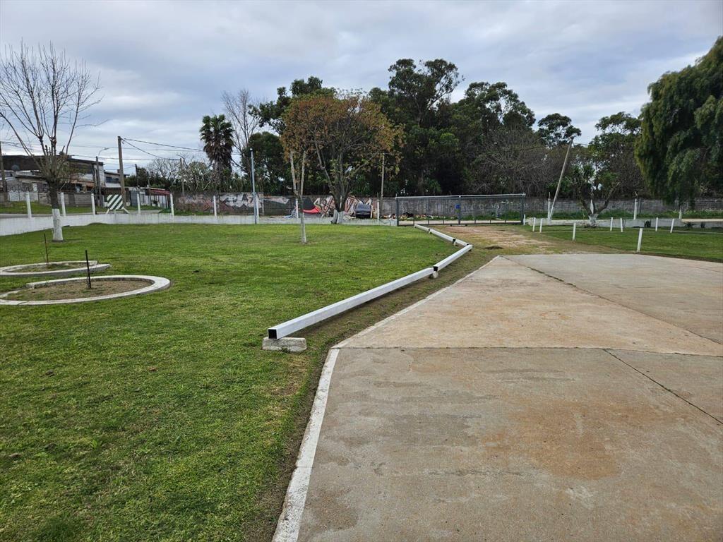 Cerro, proximo Rambla , 7400 m2 , 2740 m2 construídos !!