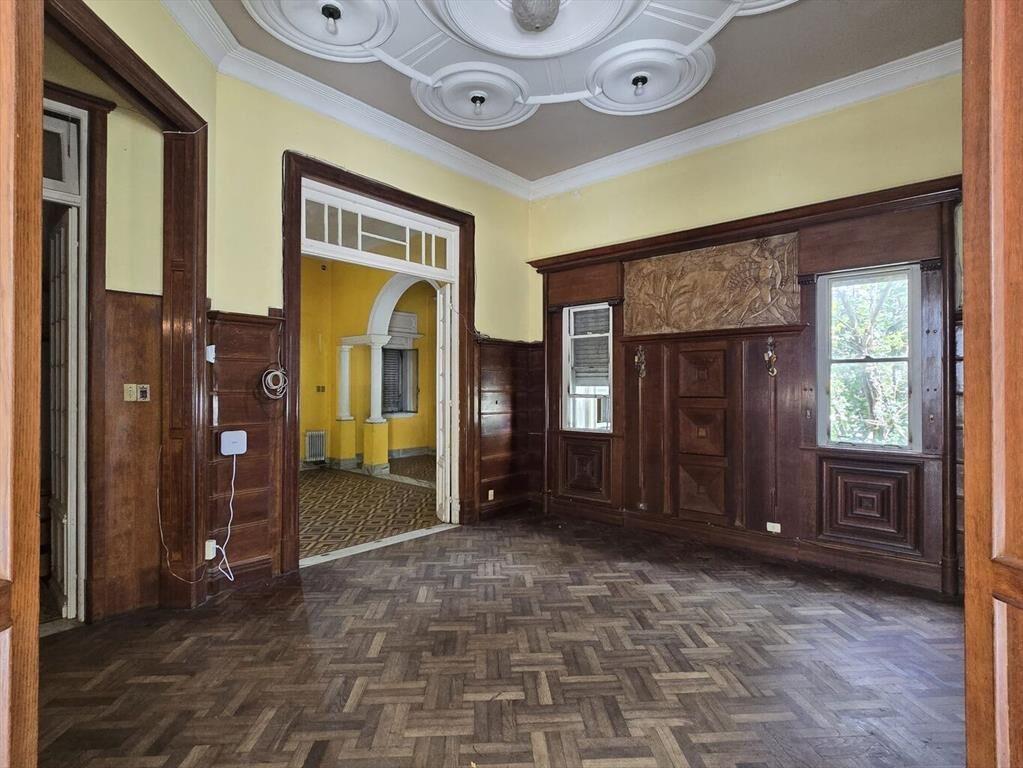 Gran Casona con excelente terreno sobre Av. Garzon, próx Sh