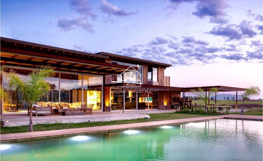 Venta Casa 6 Dormitorios Pueblo Mio