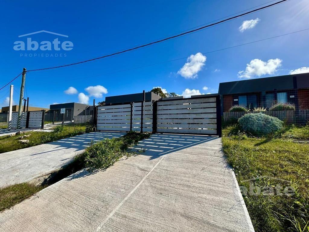 Venta casa de 3 dormitorios, dos baños a estrenar en Lagoma