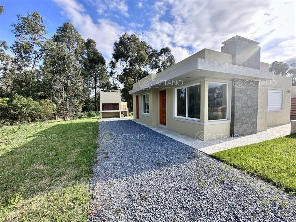 Venta casa - 2 Dormitorios 2 Baños + Parrillero - Piriápo