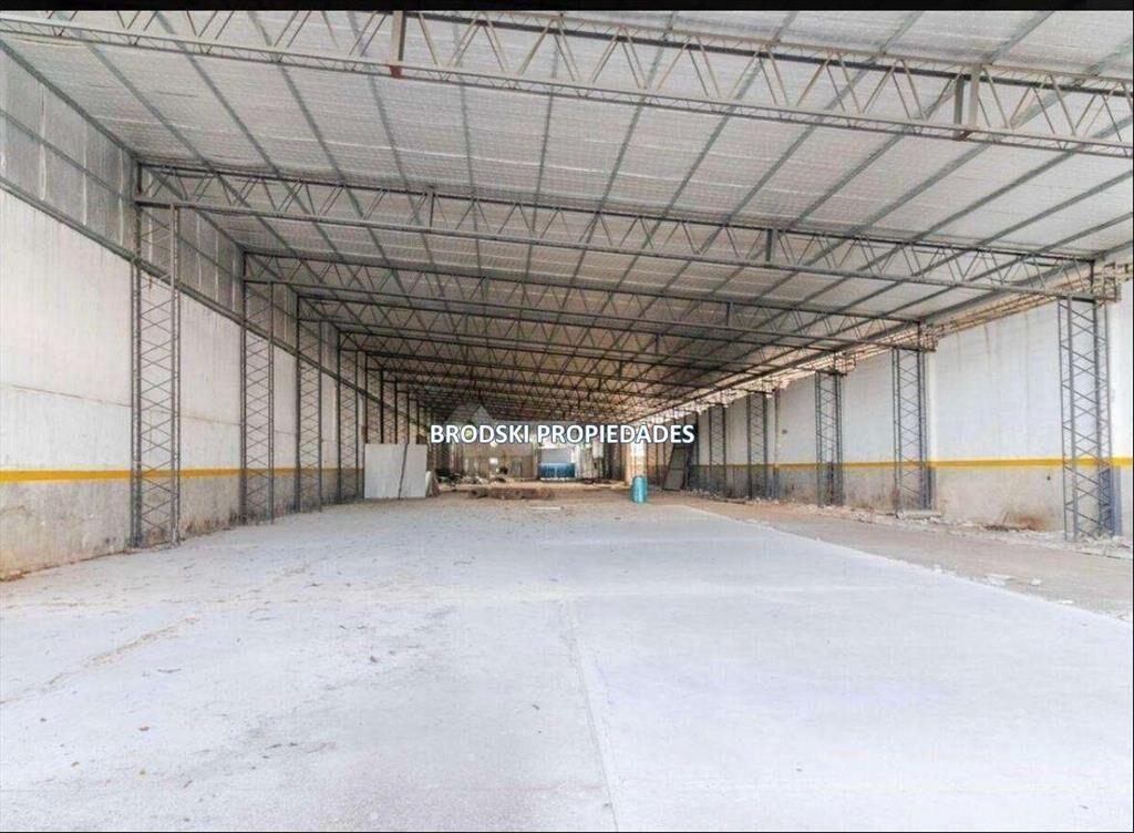 PROXIMO A ESTRENAR , LOCAL COMERCIAL DE 2000 M2 CON 20 MTS