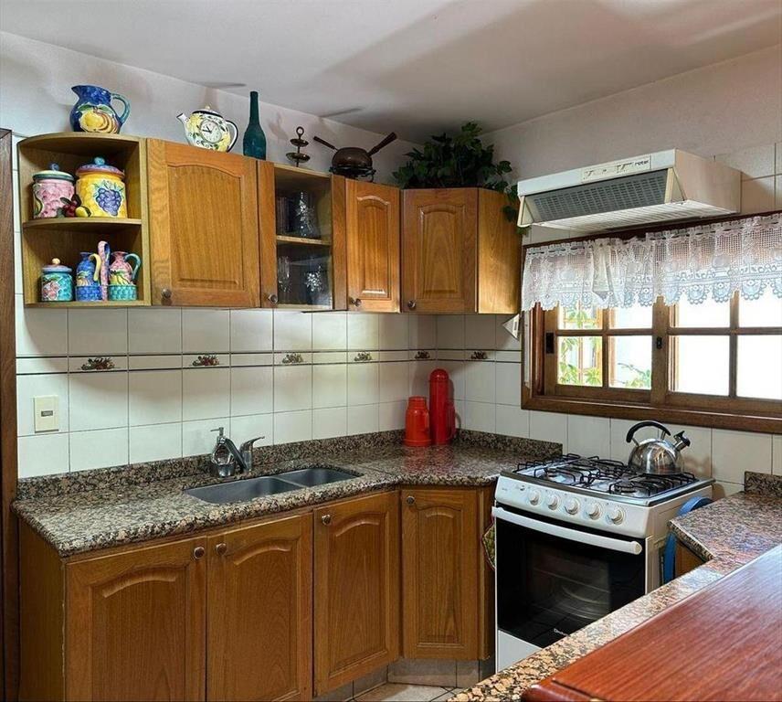 Casa en venta, a una cuadra de playa mansa