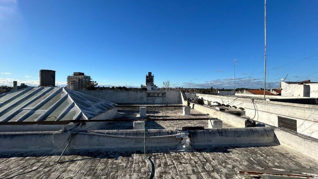 Venta de Casa con 6 dormitorios y patio en Belvedere. CON RE