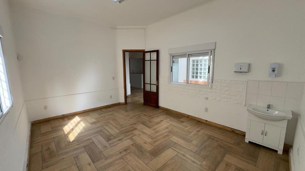 Propios y 8 dde octubre, 106 m2 + cochera + patio !!