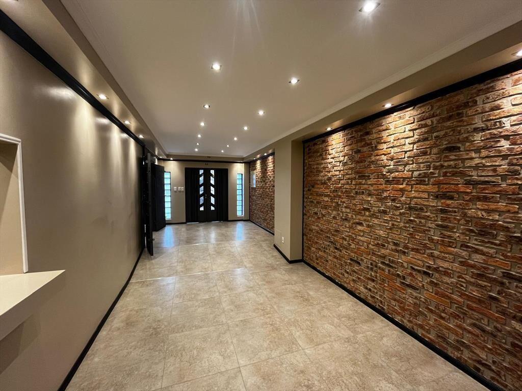 A estrenar, próximo a Plaza del ejercito, 640 m2, 2 plantas