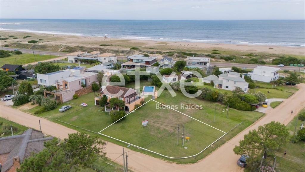 Venta Terreno Esquinero Playa Montoya...