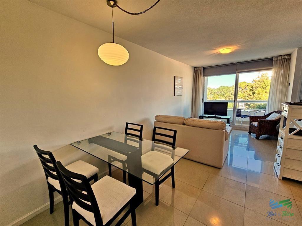 Alquilo apartamento 1 dormitorio con servicios en Roosevelt