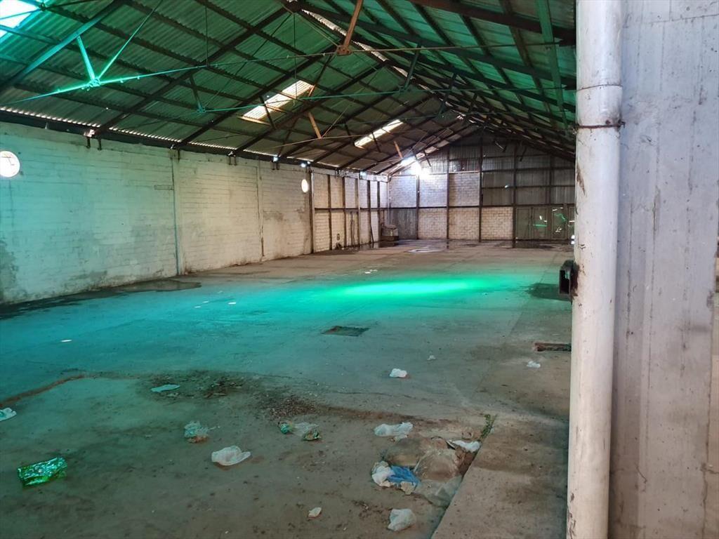 Rambla de Cerro de Montevideo, 2000 m2 llanos en una planta