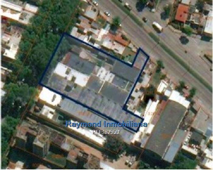 Venta local Categoría Premium en Brazo Oriental de 3450m2