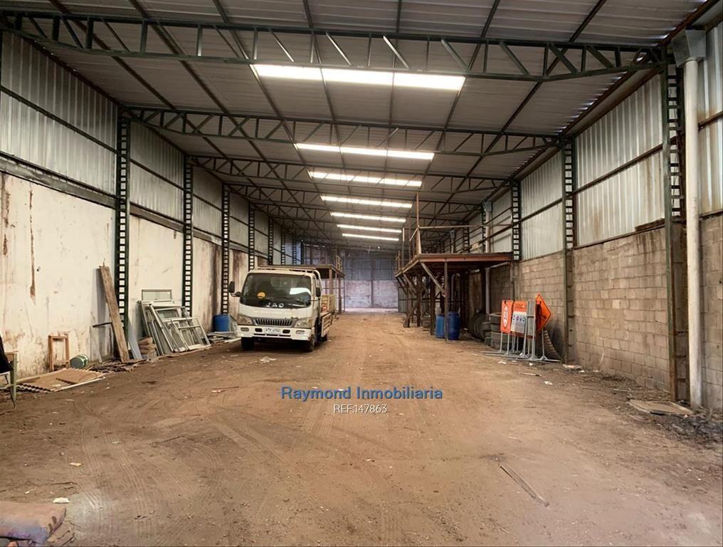 Local de 1500m2 en Bazzano a metros de Gral Flores