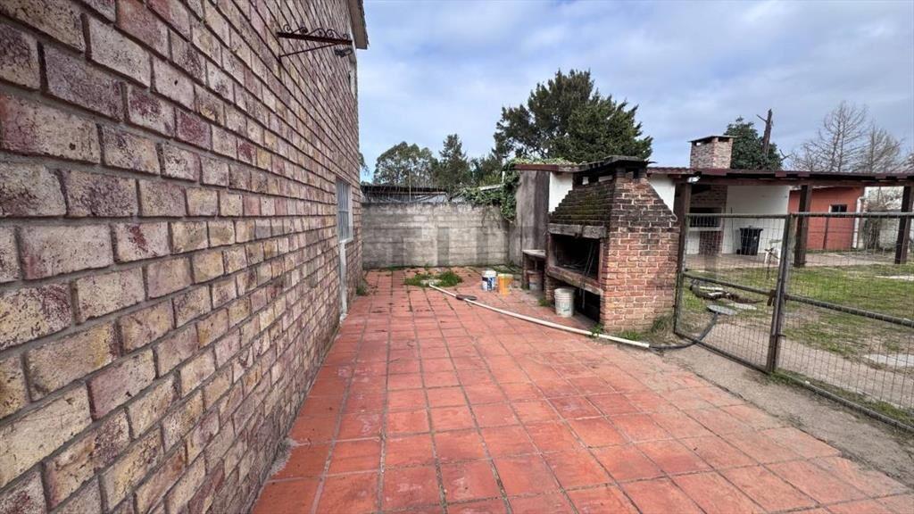 CASA 3 Dormitorios, 620 m2 solida construcción, prox a la...