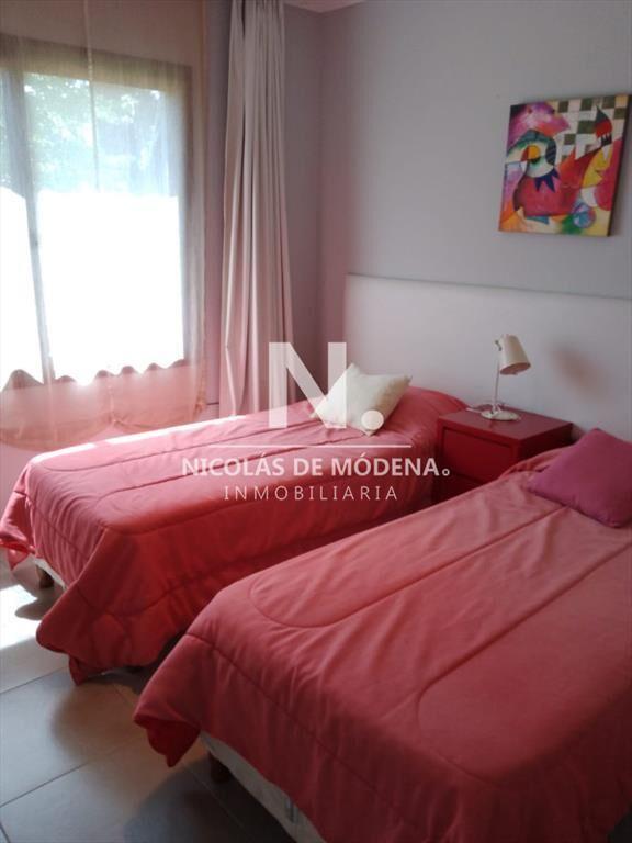 Casa en alquiler anual barrio privado en Parque Pinares