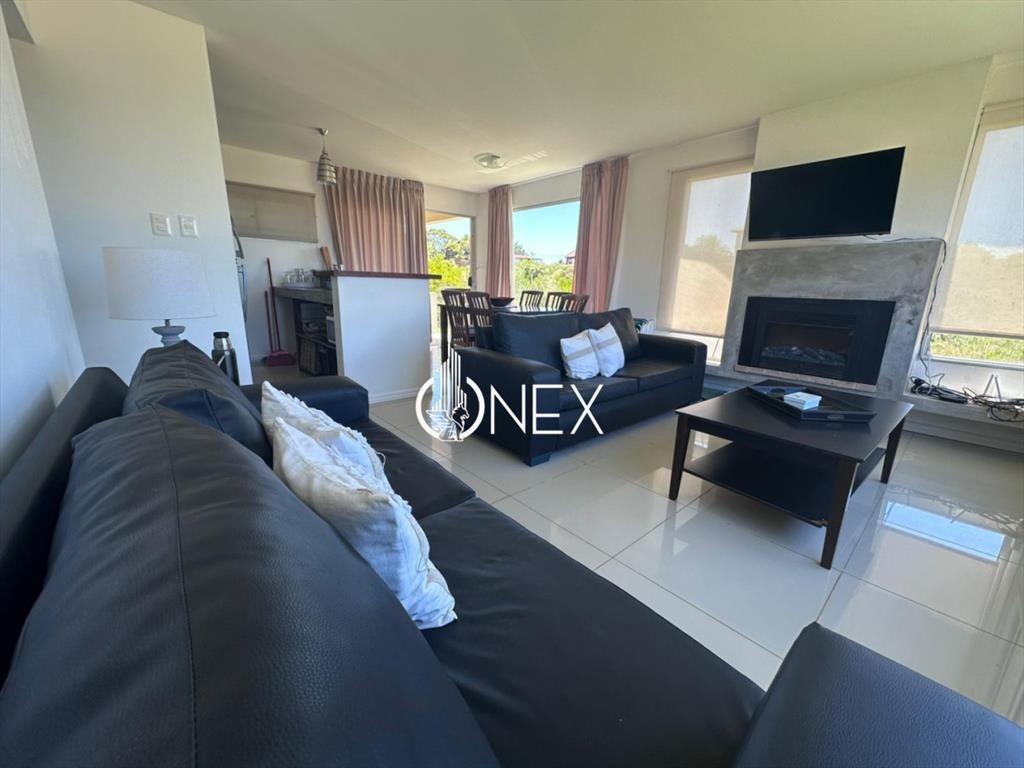 Venta casa de 4 dormitorios con vista al mar en
