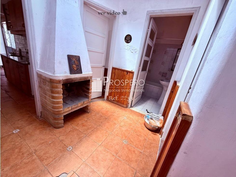 2233/3 Venta terreno con construccion de 2dorm Pocitos Fond