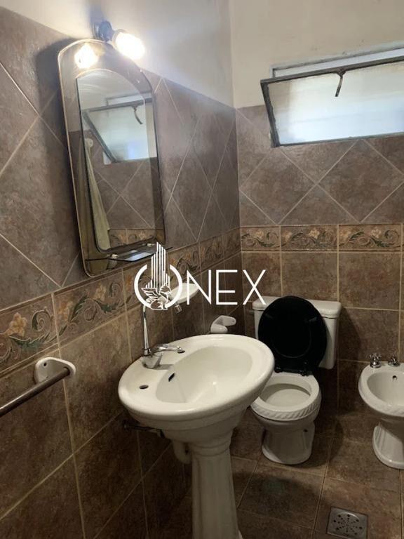 Venta de 3 Casas, más Monoambiente y Local Comercial en Ne