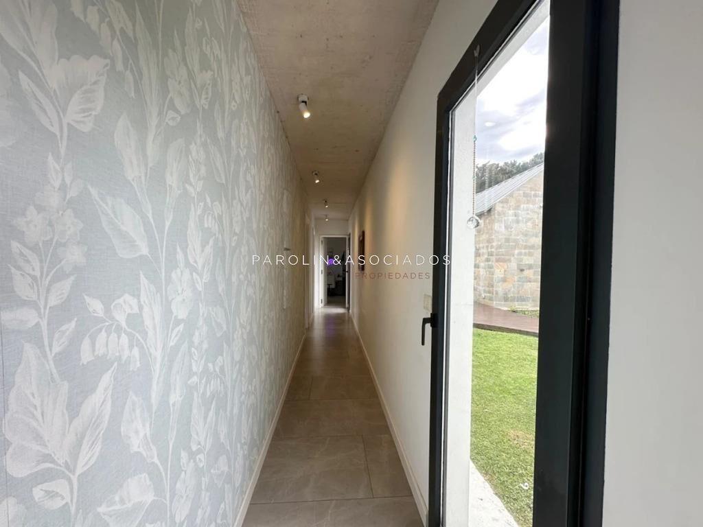 Excelente propiedad en Venta de 4 dormitorios en