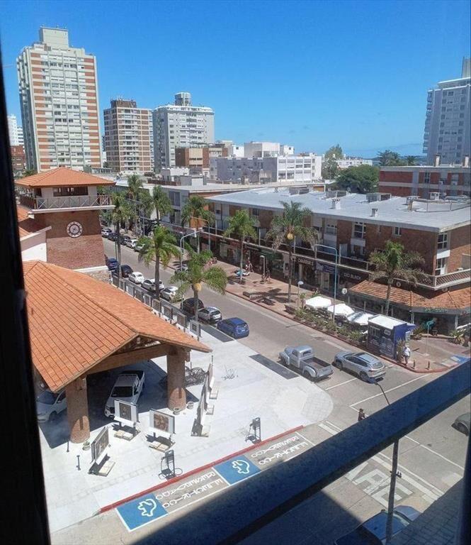 Alquiler Temporada – Edificio Santos Dumont, Punta del Este