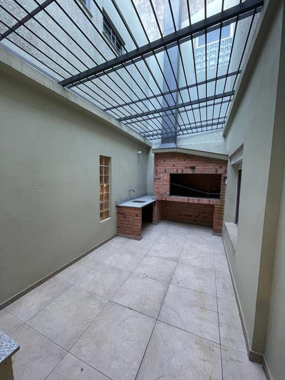 Alquiler Casa con dos dormitorios, jardín, garage y parrille