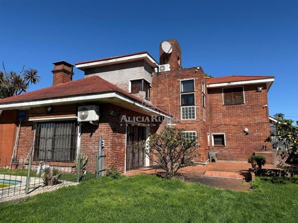 VENTA CASA DE 3 O 4 DORMITORIOS, ESCRITORIO, GARAJE DOBL...