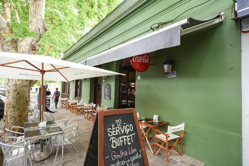 Excelente Local en Colonia del Sacramento. Avenida princip