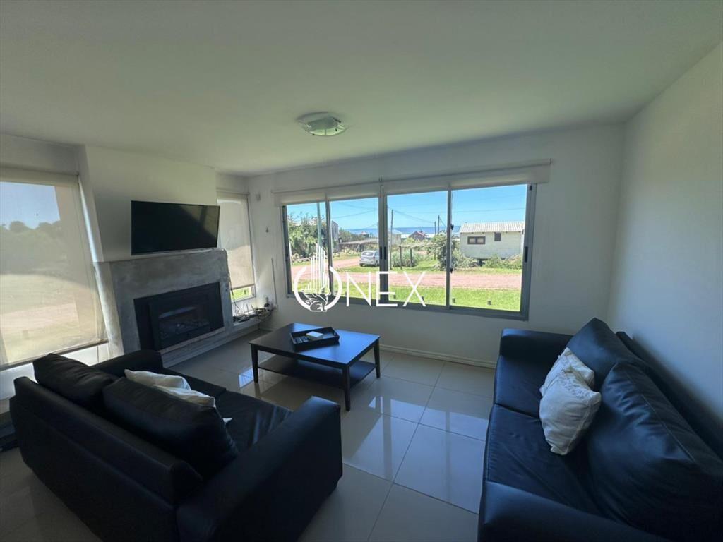 Venta casa de 4 dormitorios con vista al mar en