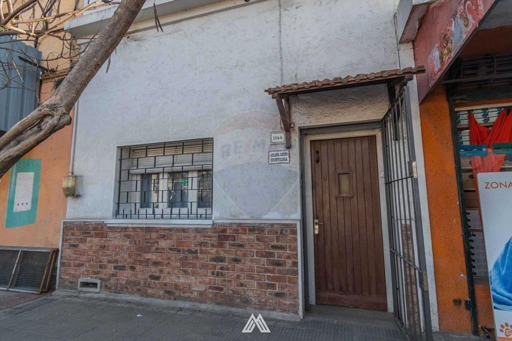 Venta de casa con 2 dormitorios y fondo en Pando