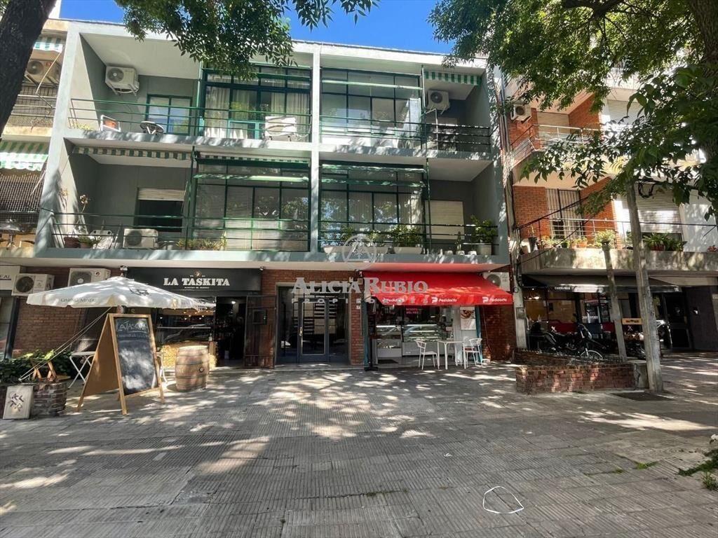 BERRO Y BUXAREO. MUY AMPLIO. 58 MTS., POCITOS