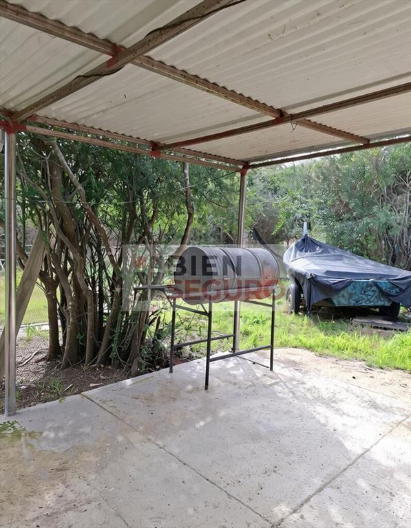 Sólida casa con gran terreno de 1.200 m², en venta en Las