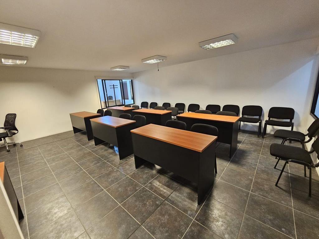 Proximo Luis Alberto de Herrera y Av Italia, 400 m2, excele