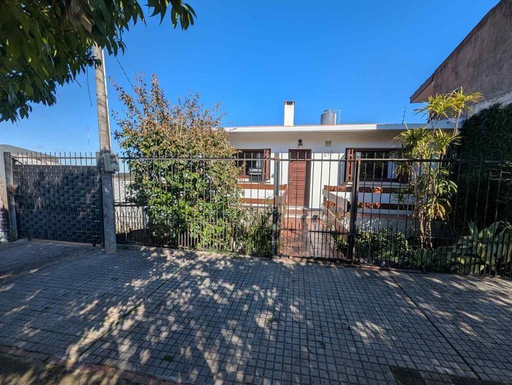 VENTA CASA RIVERA 3 DORMITORIOS MAS APTO GJE
