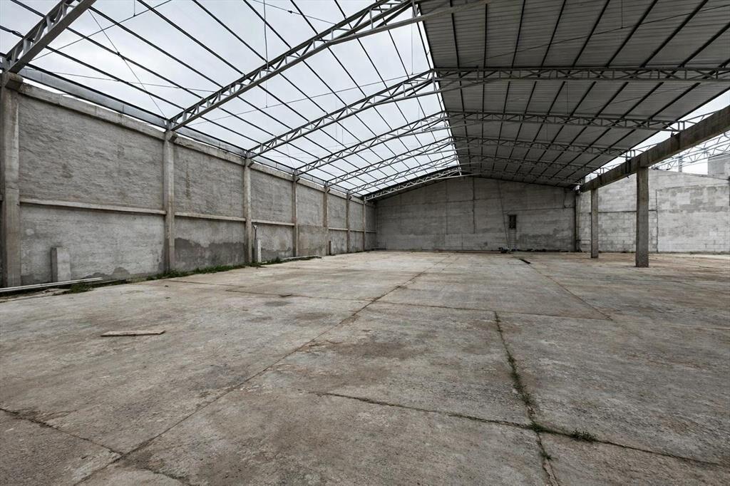 Proximo Garzón y San Quintin, Galpón de 2000m2, explanada d