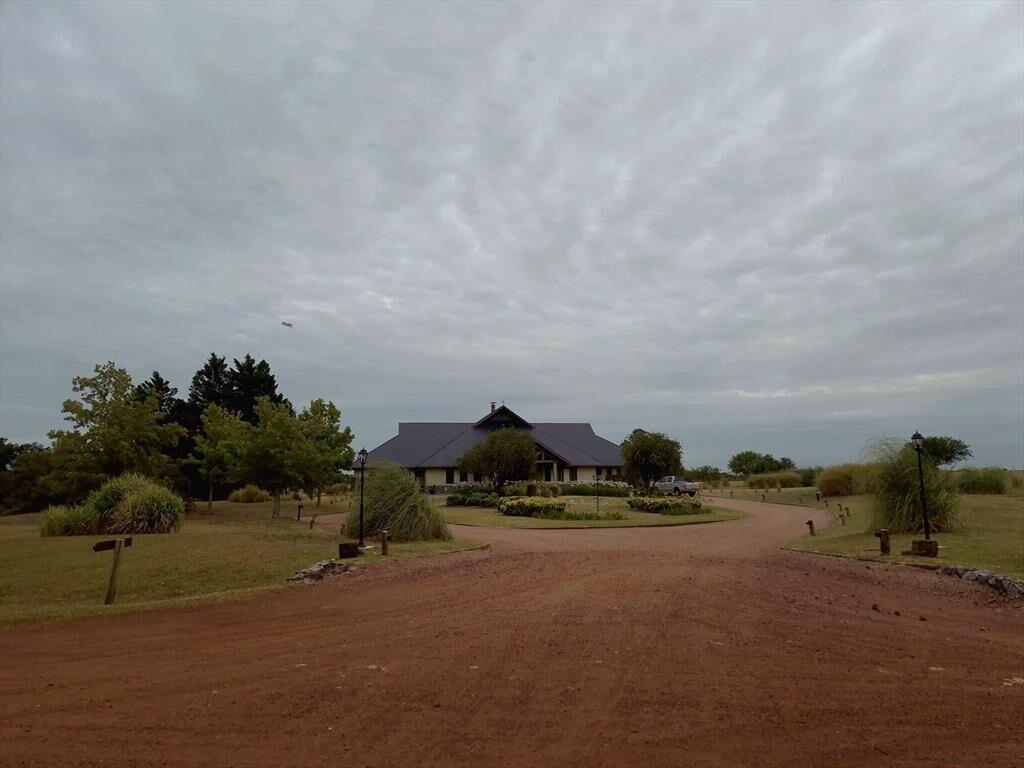 Terreno de 3770 m2 en zona residencial, Carmelo