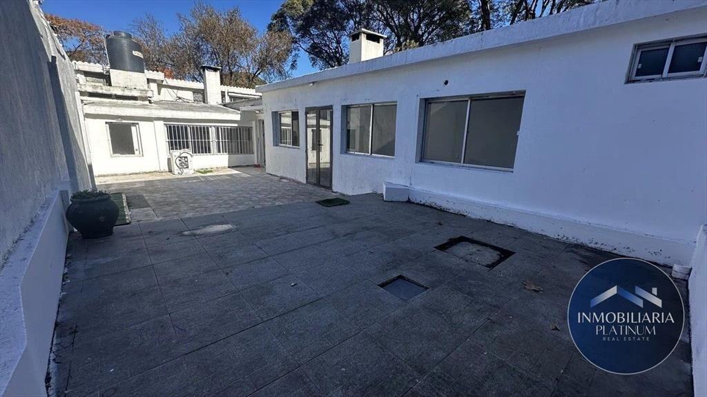 Casa en alquiler c/ cochera en Buceo