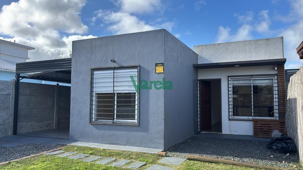 Casa a la venta en Solymar, 3 dormitorios y 2