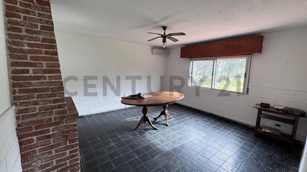 CASA 3 Dormitorios, 620 m2 solida construcción, prox a la...